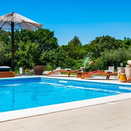 Villa Fauna Near The Town Of